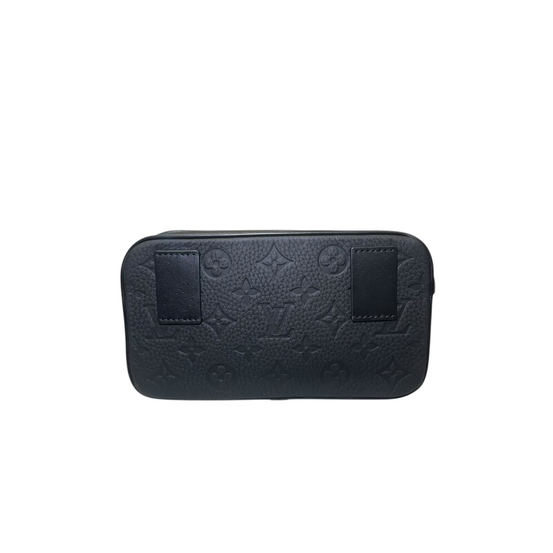 Louis Vuitton Taurillon Monogram Uniformes Solar Ray Soft Pochette Volga Belt Bag Black<br />
<br />
Date Code: PE2252 Uniformes Bag<br />
<br />
Dimensions:<br />
Length: 8.5 in<br />
Height: 5 in<br />
Width: 1.75 in<br />
Longest length : 47.5<br />
<br />
In excellent condition.<br />
<br />
Comes with the original dust bag.