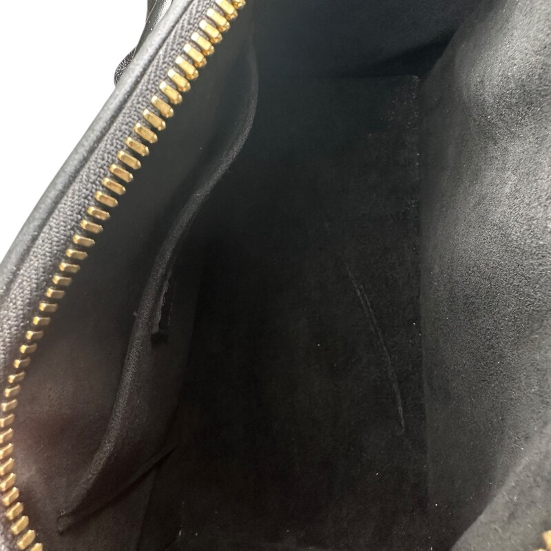 Louis Vuitton Speedy Bandoulière 20 Black Empriente<br />
<br />
Comes with Key & Lock<br />
<br />
Date Code: Microchip<br />
<br />
Dimensions: 8.1 x 5.3 x 4.7 inches<br />
(Length x Height x Width<br />
<br />
In excellent condition. Very faint hardware scratches.<br />
<br />
Comes with original dust bag. No box.
