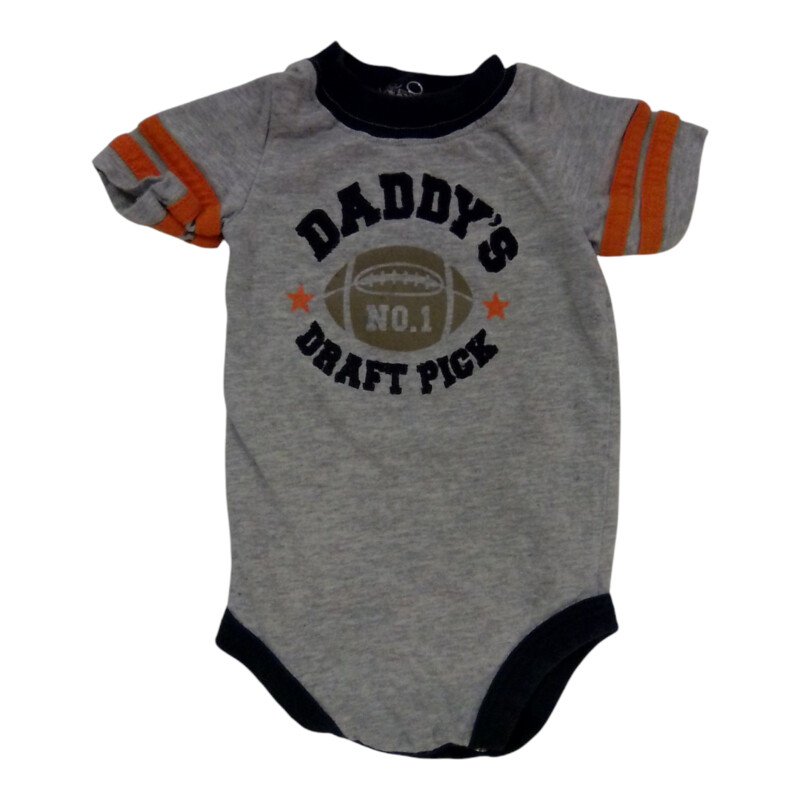 Onesie:daddys Draft Pick, Boy, Size: NB

Located at Pipsqueak Resale Boutique inside the Vancouver Mall, Suite 230, (upstairs between Round 1 and Golds Gym) or online at: #pipsqueakresale

All items are photographed prior to being steamed. Cross posted, items are located at #PipsqueakResaleBoutique, payments accepted: cash, paypal & credit cards. Any flaws will be described in the comments. More pictures available with link above. Local pick up available at the #VancouverMall, tax will be added (not included in price), shipping available (not included in price, *starts at $9.99; please contact regarding shipment of toys or other larger items), item can be placed on hold with communication, message with any questions. Join Pipsqueak Resale - Online to see all the new items! Follow us on IG @pipsqueakresale / Facebook @pipsqueakresaleboutique & Thanks for looking! Due to the nature of consignment, any known flaws will be described; ALL SHIPPED SALES ARE FINAL. All items are currently located inside Pipsqueak Resale Boutique as a store front items purchased on location before items are prepared for shipment will be refunded.

#resalerocks #shopsmall #pipsqueakresale #shopvanmall #vancouverwa #portland #reusereducerecycle #fashiononabudget #chooseused #consignment #savemoney #shoplocal #weship  #shopvanmall #vancouvermall #vancouver #vancouverwashington #keepusopen #shoplocalonline #resale #resaleboutique #mommyandme #minime #fashion #reseller #usedclothing #usedtoys #secondhand #consign #store #clothes #womensclothes #kidsclothes #shopvancouvermall