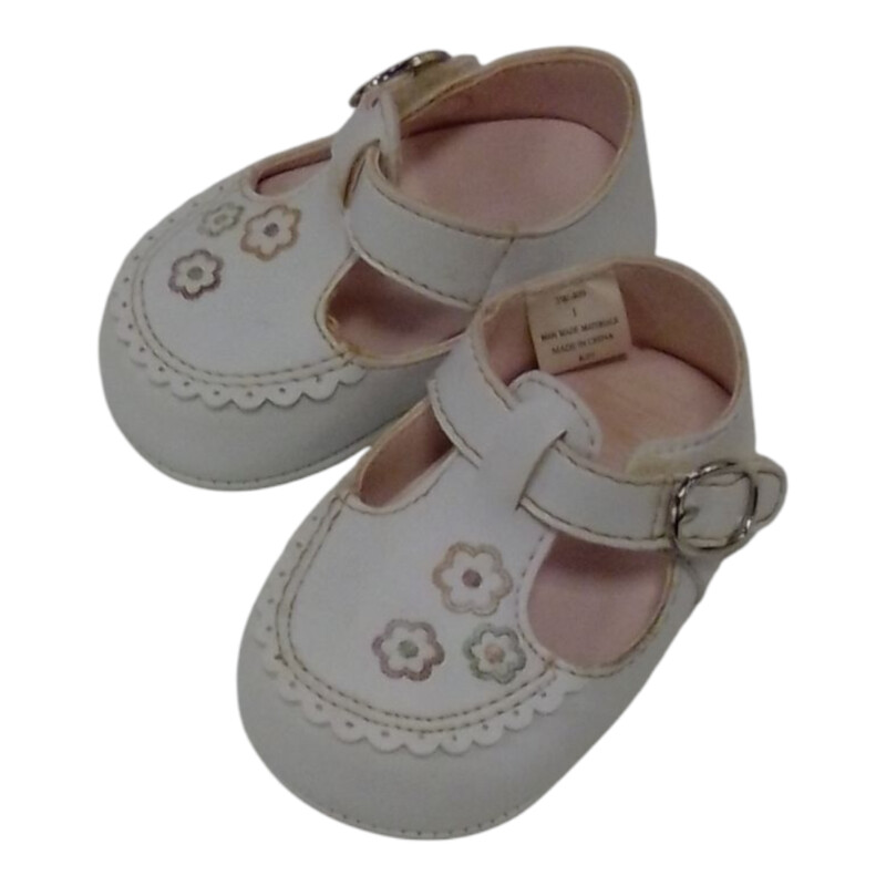 White Shoes, Girl, Size: 1

Located at Pipsqueak Resale Boutique inside the Vancouver Mall, Suite 230, (upstairs between Round 1 and Golds Gym) or online at: #pipsqueakresale

All items are photographed prior to being steamed. Cross posted, items are located at #PipsqueakResaleBoutique, payments accepted: cash, paypal & credit cards. Any flaws will be described in the comments. More pictures available with link above. Local pick up available at the #VancouverMall, tax will be added (not included in price), shipping available (not included in price, *starts at $9.99; please contact regarding shipment of toys or other larger items), item can be placed on hold with communication, message with any questions. Join Pipsqueak Resale - Online to see all the new items! Follow us on IG @pipsqueakresale / Facebook @pipsqueakresaleboutique & Thanks for looking! Due to the nature of consignment, any known flaws will be described; ALL SHIPPED SALES ARE FINAL. All items are currently located inside Pipsqueak Resale Boutique as a store front items purchased on location before items are prepared for shipment will be refunded.

#resalerocks #shopsmall #pipsqueakresale #shopvanmall #vancouverwa #portland #reusereducerecycle #fashiononabudget #chooseused #consignment #savemoney #shoplocal #weship  #shopvanmall #vancouvermall #vancouver #vancouverwashington #keepusopen #shoplocalonline #resale #resaleboutique #mommyandme #minime #fashion #reseller #usedclothing #usedtoys #secondhand #consign #store #clothes #womensclothes #kidsclothes #shopvancouvermall