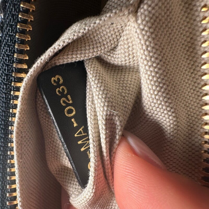 Dior Oblique Lounge Saddle Bag<br />
<br />
Style Code: 40-MA-0233<br />
<br />
Diemensions:<br />
Height: 6.00 in<br />
Width: 2.00 in<br />
Drop: 9.00 in<br />
<br />
In excellent condition. Very minor scratches on hardware.<br />
<br />
Does not come with original dust bag or box.