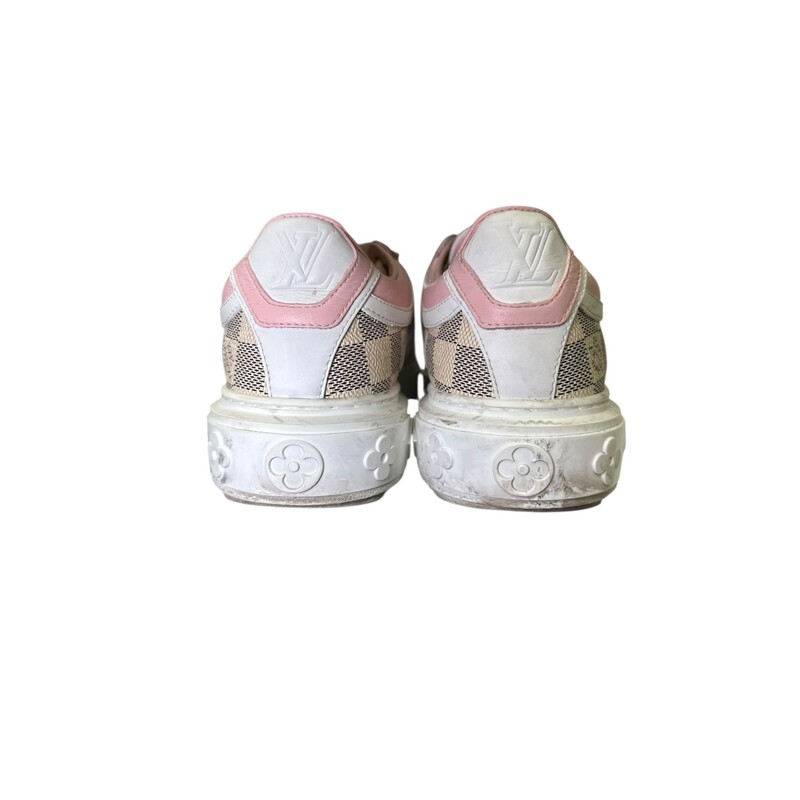 Louis Vuitton Timeout Damier Azur<br />
<br />
Size: 36<br />
<br />
Code: MS1221<br />
<br />
In very good condition. Light scuffs around the shoes. Light creasing on the front of the toe.<br />
<br />
Does not come with the original dust bag or box.