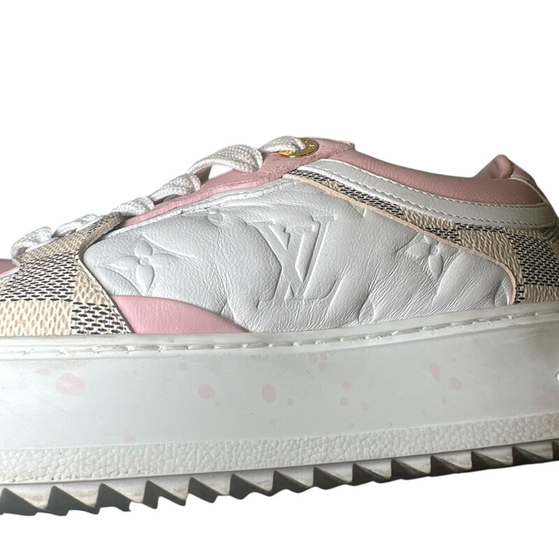 Louis Vuitton Timeout Damier Azur<br />
<br />
Size: 36<br />
<br />
Code: MS1221<br />
<br />
In very good condition. Light scuffs around the shoes. Light creasing on the front of the toe.<br />
<br />
Does not come with the original dust bag or box.