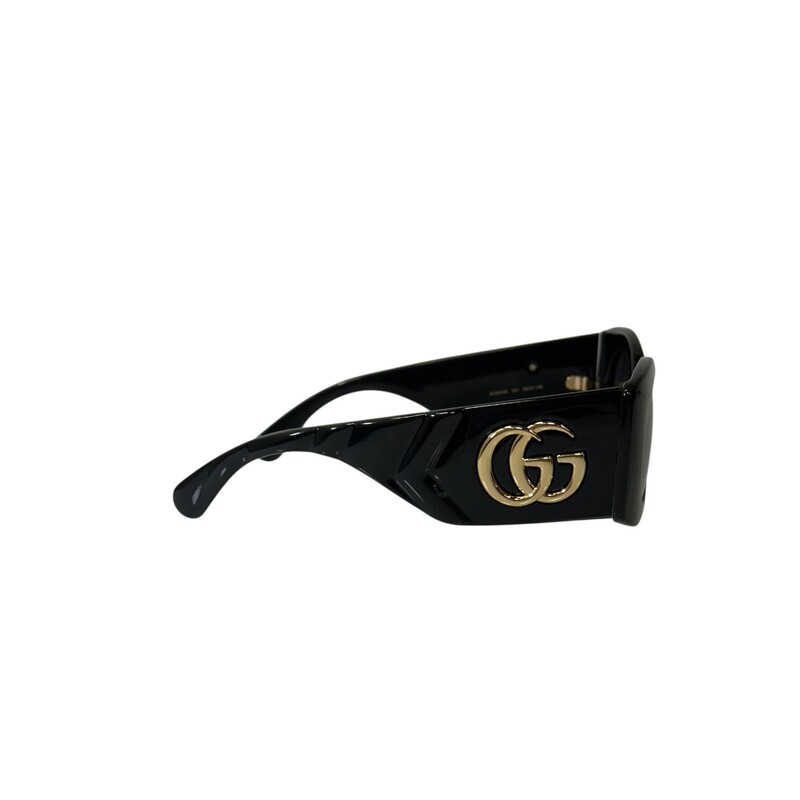 Gucci  53MM Rectangular Logo  Sunglasses

Style Code: GG0810S

In very good condition. Some scratching on the hardware.

Does not come with original dust bag or box.
