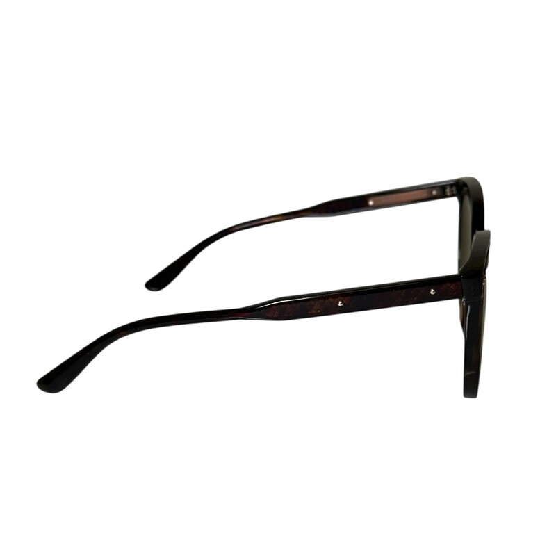 Bottega Venetta  Quilted Woven Black Sunglasses<br />
<br />
Style Code: BV0119S<br />
<br />
In very good condition .Some minor scratches on the lenses.<br />
<br />
Comes with the original case.