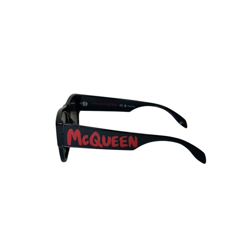 Alexander Mcqueen Square Sunglasses<br />
<br />
Style Code: AM038S<br />
<br />
In very good condition .Some minor scratches on the lenses.<br />
<br />
Comes with the original case.