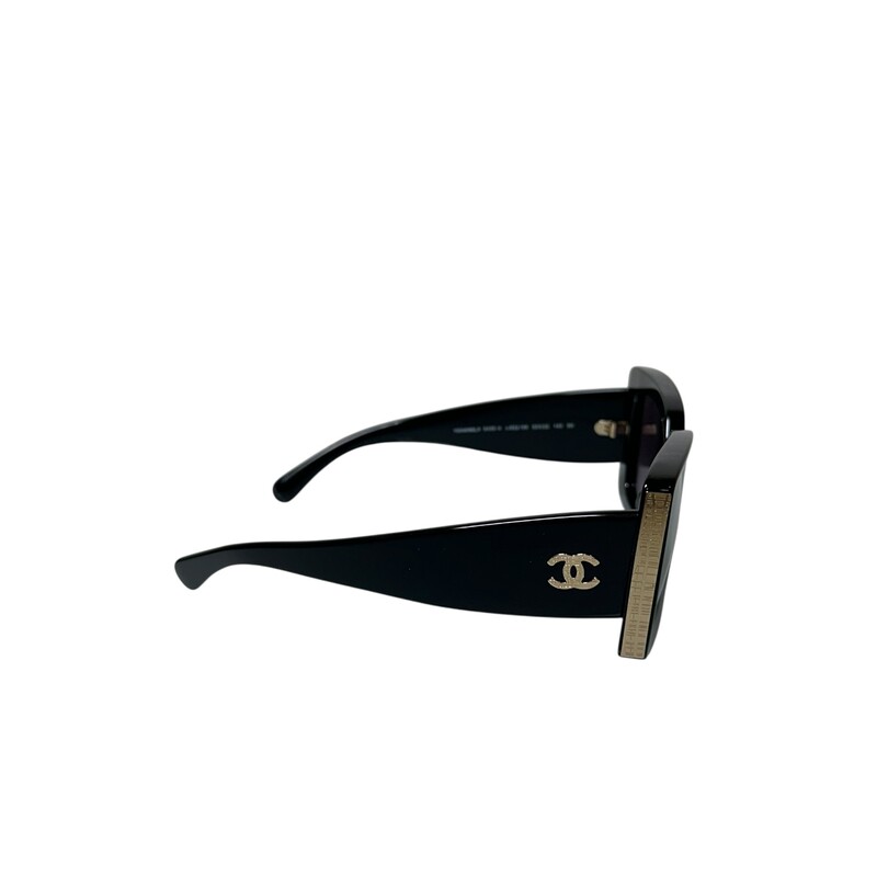 Chanel Square Logo Black Sunglasses<br />
<br />
Style Code: Chanel 5435-A<br />
<br />
In very good condition. Very faint sctraches on the lenses.<br />
<br />
Comes with original case and box.