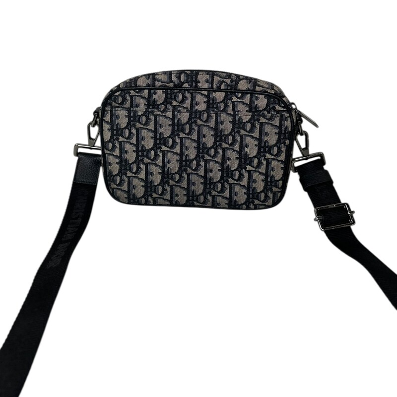 Dior Safari Oblique Mini Crossbody<br />
<br />
Serial Code:27-BO-0253<br />
<br />
In very good condition. Some interior marks and some scratching of the hardware.<br />
<br />
Does not come with original dust bag or box.