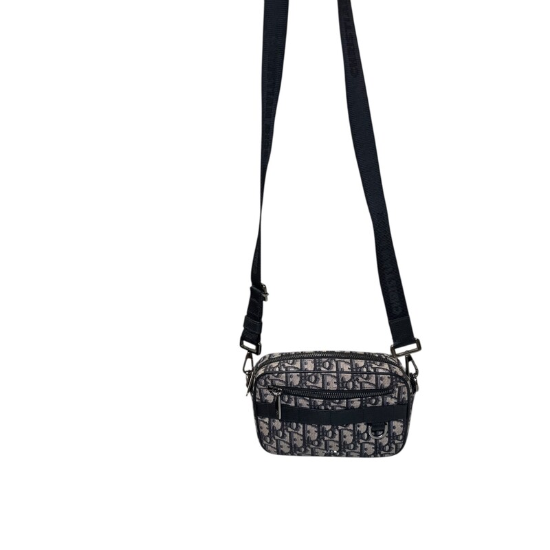 Dior Safari Oblique Mini Crossbody<br />
<br />
Serial Code:27-BO-0253<br />
<br />
In very good condition. Some interior marks and some scratching of the hardware.<br />
<br />
Does not come with original dust bag or box.