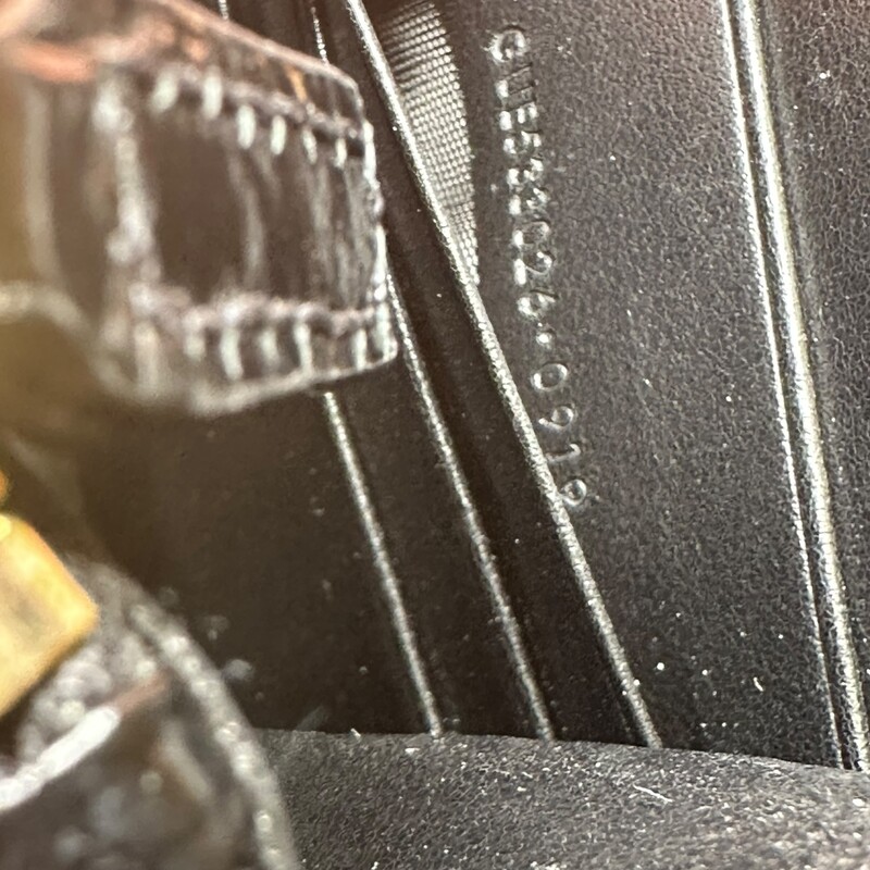 Ysl Sunset Croc WOC<br />
<br />
Date Code:<br />
<br />
Dimensions:<br />
<br />
In excellent condition.<br />
<br />
Comes with the original dust bag and box.