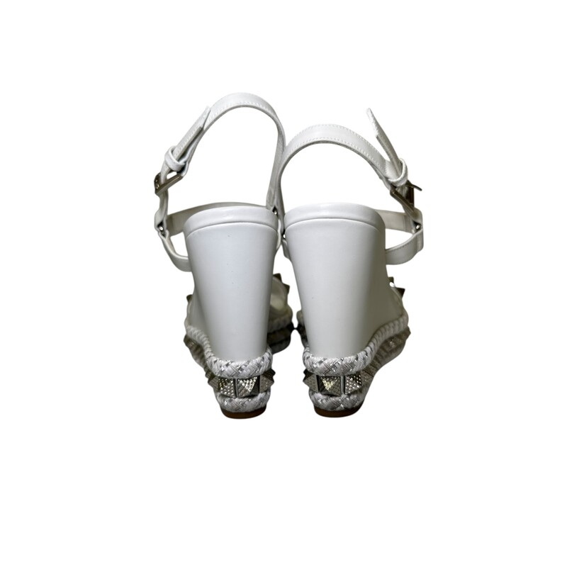 Louboutin Pyraclou 110 White Leather Heels<br />
<br />
Size 37<br />
<br />
In very good condition. Light wear to bottoms and ropping.<br />
<br />
Does not come with the original dust bag or box.