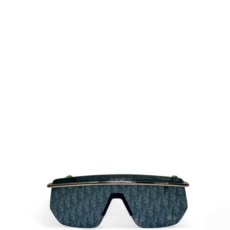 Dior Motion Mask Sunglasses

TF210133

In Very Good Condition. Minor Scraches.

Comes with original case. No box.