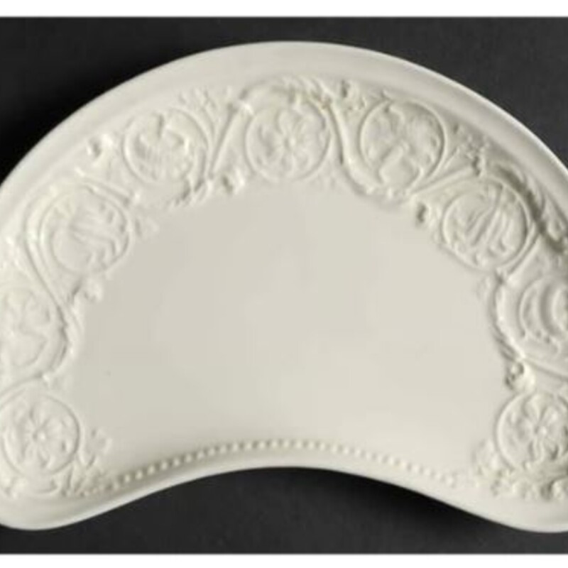 5 Wedgwood Curved Plates