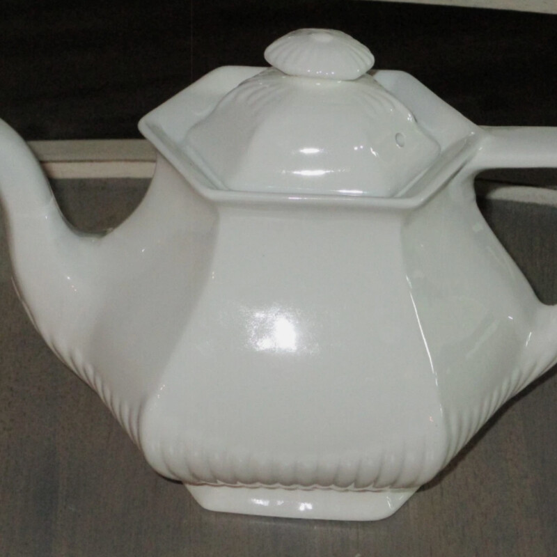 Ironstone WM Teapot
White
Size: 10x7H