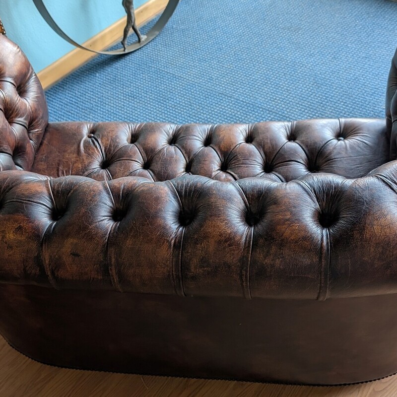 Chesterfield Loveseat, Brown Distressed Leather, Vintage
62 x 34 x 30h