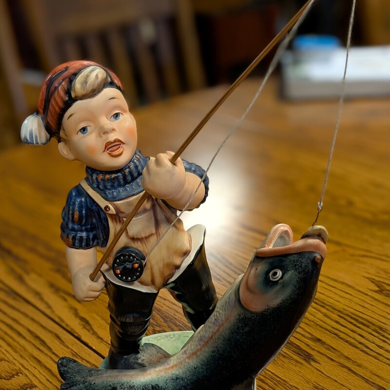Vtg Porcelain Figurine