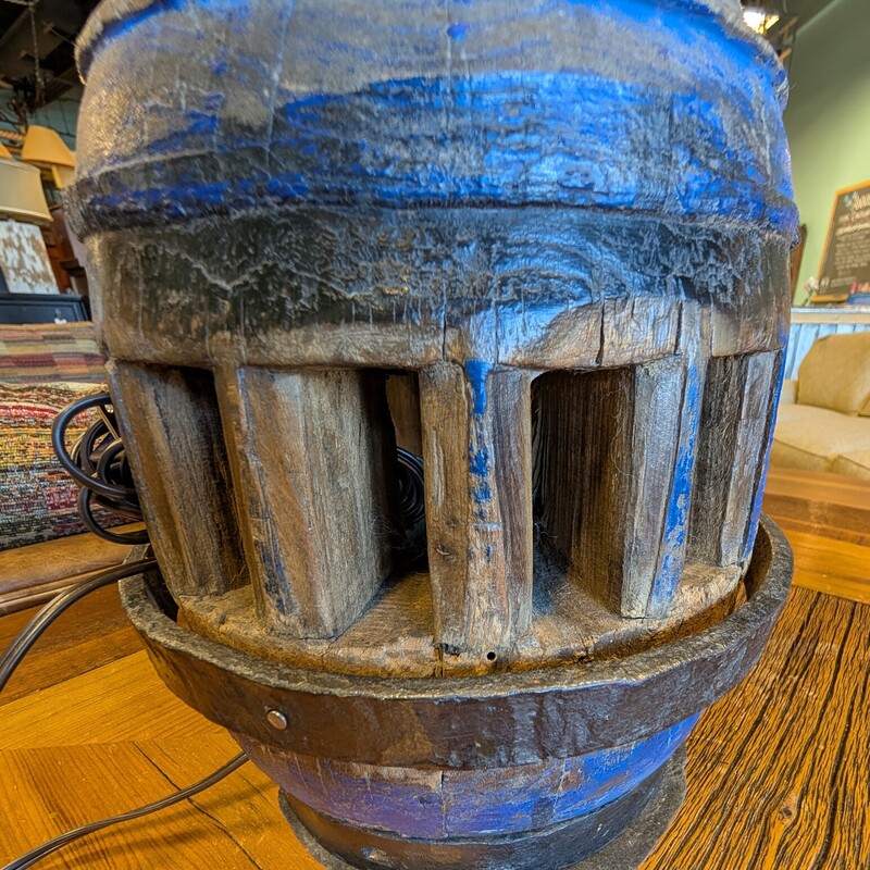 Antique Wagon Wheel Hub, Rawhide Shade
Blue
20 x 28