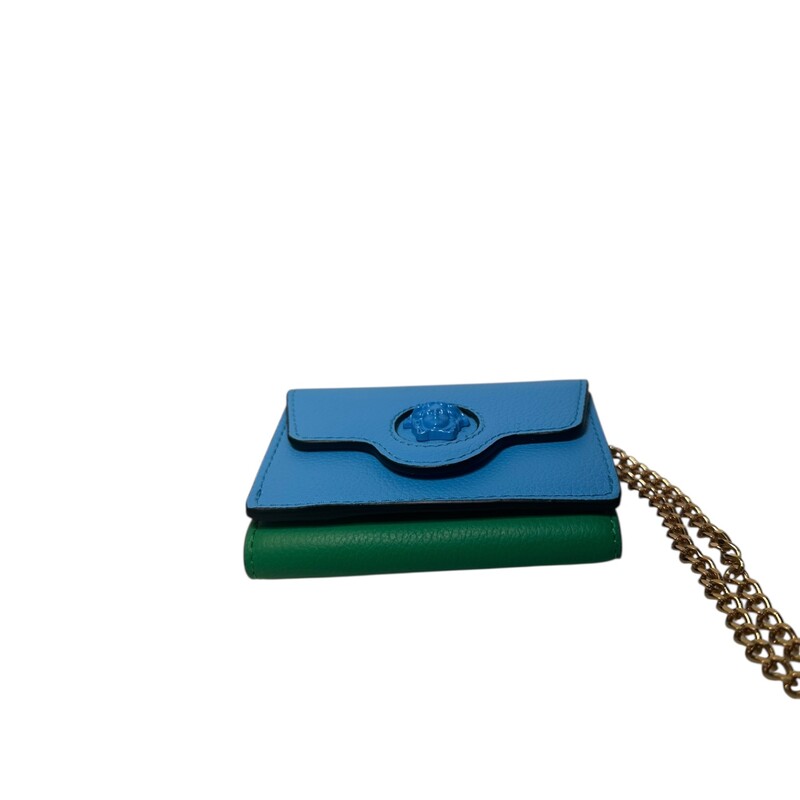 Versace Medusa Wallet on a Chain

Dimensions:3.75 L x 2.7 H inches

In excellent condition. Like new.

Does not come with original dust bag or box.