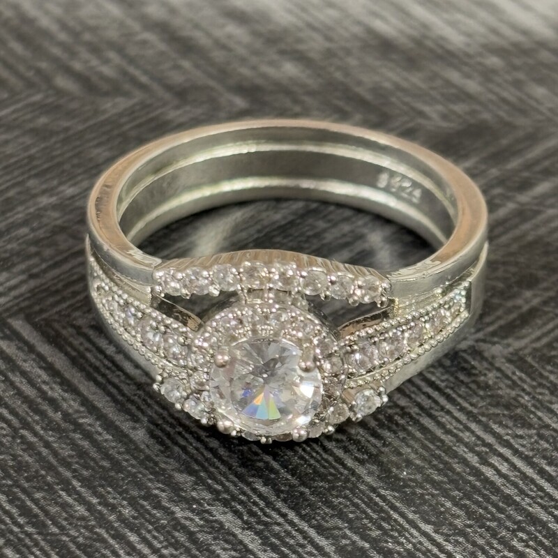 Sterling Silver Sparkly R, Size: 10