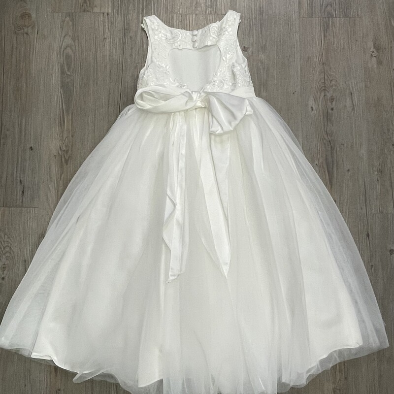 Azazie Flower Girl Dress, White, Size: 5Y<br />
Freshly Dry Cleaned