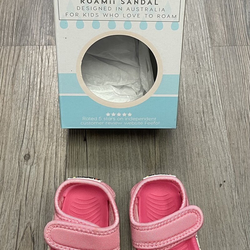 Minnow Etty Sandals, Pink, Size: 6T
NEW