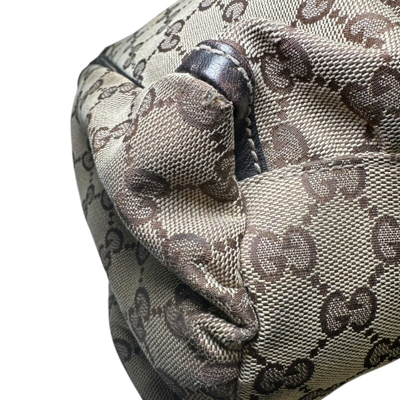 Gucci D Ring Large Monogram Tote

Style Code: 189833 502752

Dimensions:

In good condition. Wear to the handle, leather trim and canvas.

Does not come with the original dust bag or box.