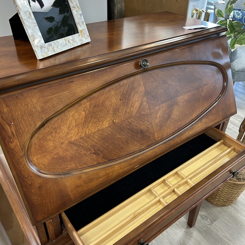 VTG Secretary Desk
