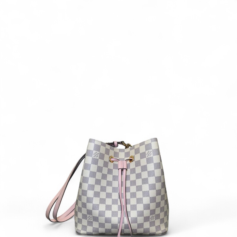 Louis Vuitton Neonoe Damier Azur Bucket Bag

Lining Ballerina Pink

Date Code:SP2169

Dimensions:

Base length: 10.25 in
Height: 10.25 in
Width: 6.75 in
Drop: 13.5 in

In very good condition. Some wear and marks on the straps. Some interior marks.

Does not come with original dust bag or box.