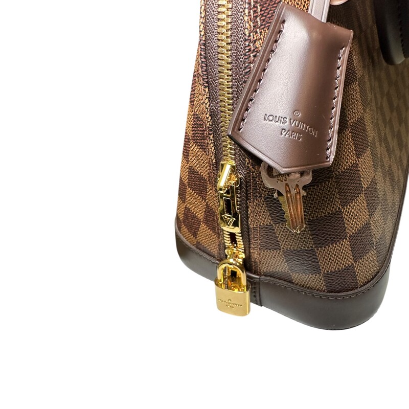 Louis Vuitton Alma Damier Ebene PM With Lock & keys<br />
<br />
Date Code: Microchip<br />
<br />
Dimensions: 12.6 W x 9.8 L x 6.3D inches<br />
<br />
In excellent condition. Like New<br />
<br />
Comes with original box. No dust bag.
