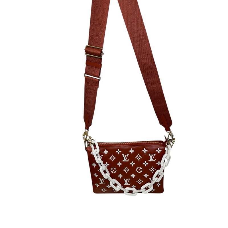 Louis Vuitton Monogram Coussins Match Monogram<br />
<br />
Pm With Strap<br />
<br />
Date Code: Microchip<br />
<br />
Dimensions:10 L x 8 H inches<br />
<br />
In very good condition. Some corner wear.<br />
<br />
Does not come with original dust bag or box.