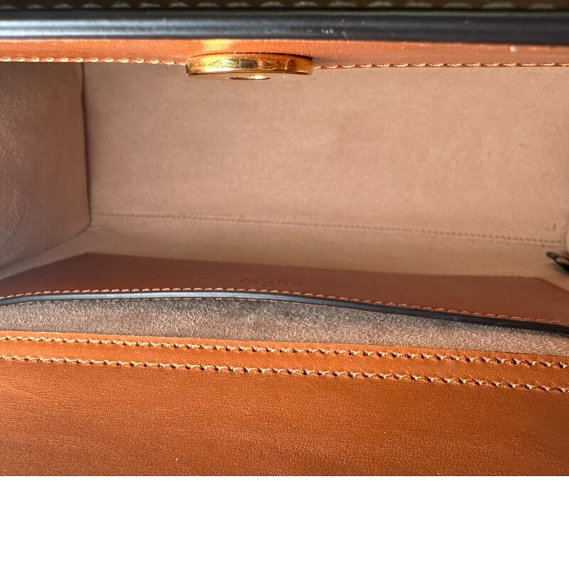 Gucci Diana Rhombus Leather Bamboo Top Handle<br />
<br />
2 Way Crossbody Bag<br />
<br />
Style Code: 721168.520981<br />
<br />
Dimensions:<br />
Handle Drop: 3.25<br />
Height: 9.5<br />
Width: 10.75<br />
Depth: 4.25<br />
<br />
In very good condition. Very faint marks on the bottom of the bag.<br />
<br />
Does not come with original dust bag or box.