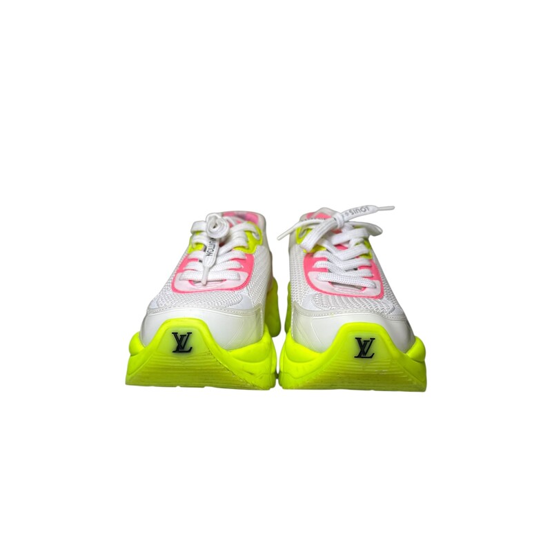 Louis Vuitton Run 55 Sneakers Colorblock<br />
<br />
Size: 35<br />
<br />
Code: GO 0252<br />
<br />
In very good condition. Light scuffs to the bottom of the shoes.<br />
<br />
Does not come with the original dust bag or box.