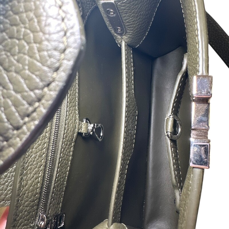 Louis Vuitton Capucines BB Khaki Taurillon leather<br />
<br />
Date Code; Chipped<br />
<br />
Dimensions:<br />
10.6 x 7.1 x 3.5 inches<br />
(Length x Height x Width)<br />
<br />
In excellent condition. Light scuffs to top of hardware.<br />
<br />
Comes with the original dust bag. No box.