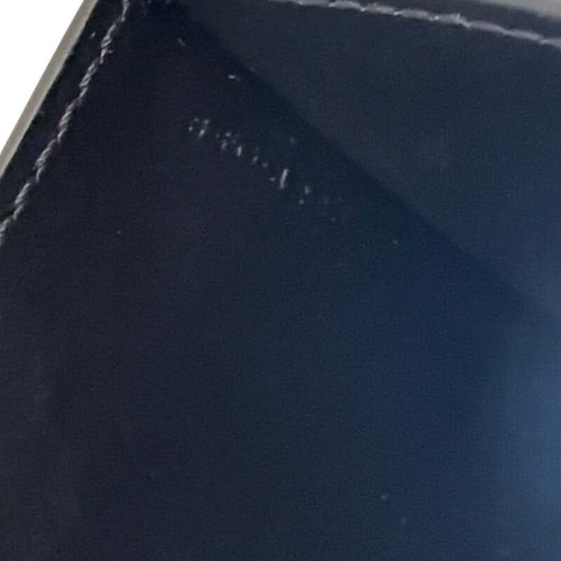 Celine Card Holder Triomphe<br />
<br />
Code: S-FG-4223<br />
<br />
Dimensions:<br />
4.3 x 3.1 x 0.1 IN<br />
<br />
In excellent condition. Light scratching to hardware.<br />
<br />
Comes with original dust bag and box.