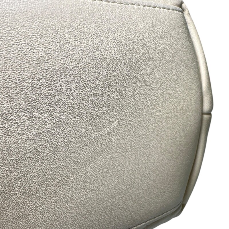 Saint Laurent Loulou Lambskin Puffer in Jaune Pale<br />
Medium<br />
<br />
Style Code: GAB577475.0422<br />
<br />
Dimensions:13L x 9 H  x 4.75 W<br />
<br />
In excellent condition.<br />
<br />
Comes with the original dust bag. No box.