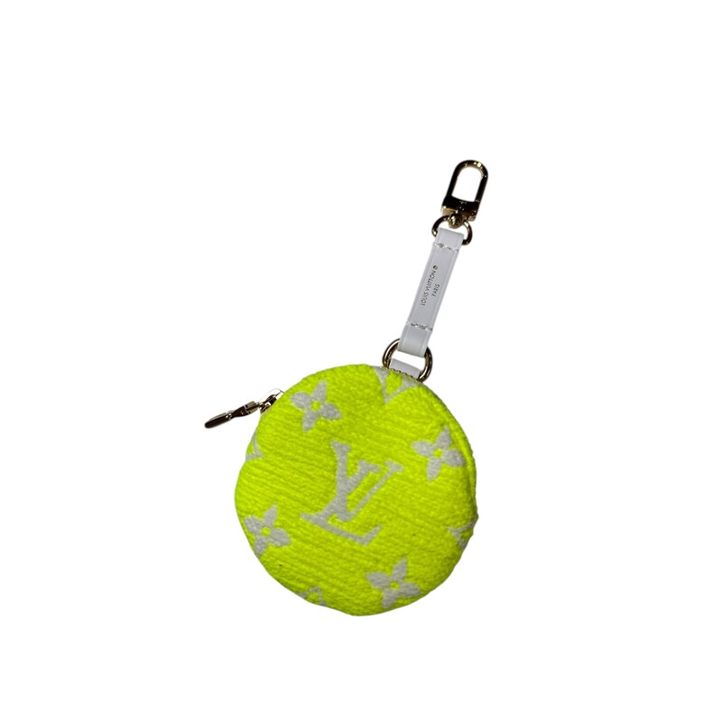 Louis Vuitton LV Match Monogram Speedy Banouliere 25 White<br />
<br />
Dimensions:<br />
Length: 10 in<br />
Height: 7.5 in<br />
Width: 6 in<br />
Drop: 3.5 in<br />
Drop: 20.5 in<br />
<br />
In excellent condition.<br />
<br />
Comes with the original dust bag. No box. Lock and keys.