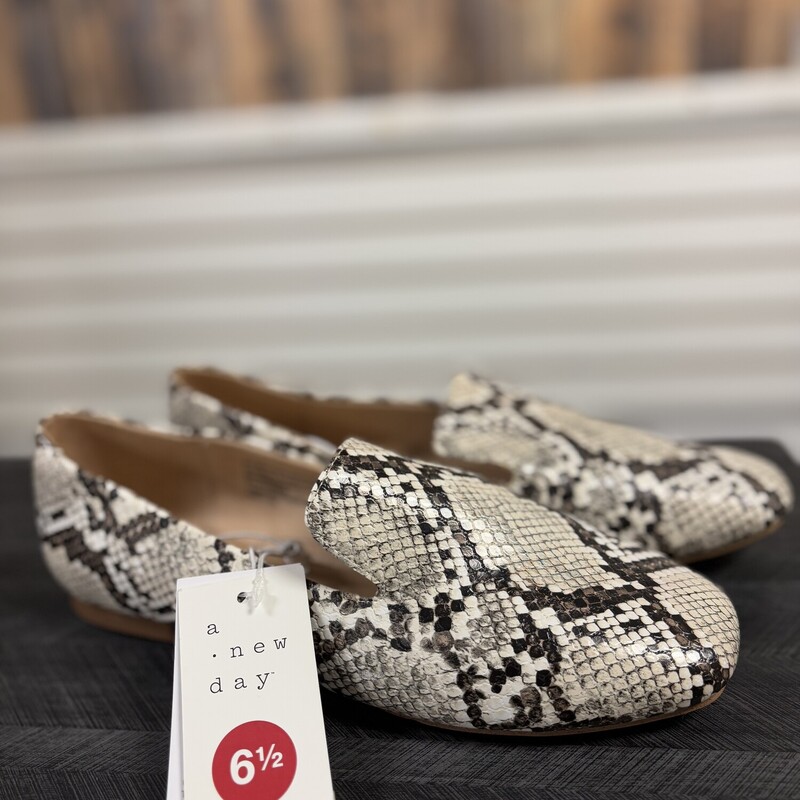 NWT Snakeskin Shoes, Size: 6.5