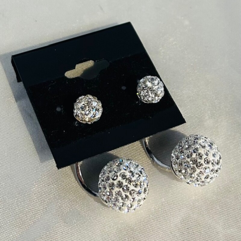 925 Doube Ball Dangle Earrings
Silver White Size: 1.5L