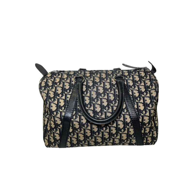 Christain Dior Bagages Boston Duffle Monogram Bag

Vintage 1980s

Dimensions: 12 L x9.5 H inches

In very good condition. Minor mark on the canvas. Some corner wear.

Does not come with original dust bag or box/