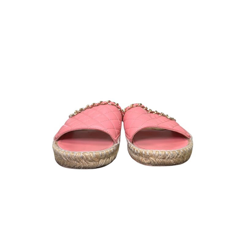 Chanel Lambskin Quilted Espadrille Slides Pink Slides<br />
<br />
Size 38<br />
<br />
Code: G33352<br />
<br />
In very good condition. Wear to the interior and exterior sole.<br />
<br />
Does not come with the original dust bag or box.