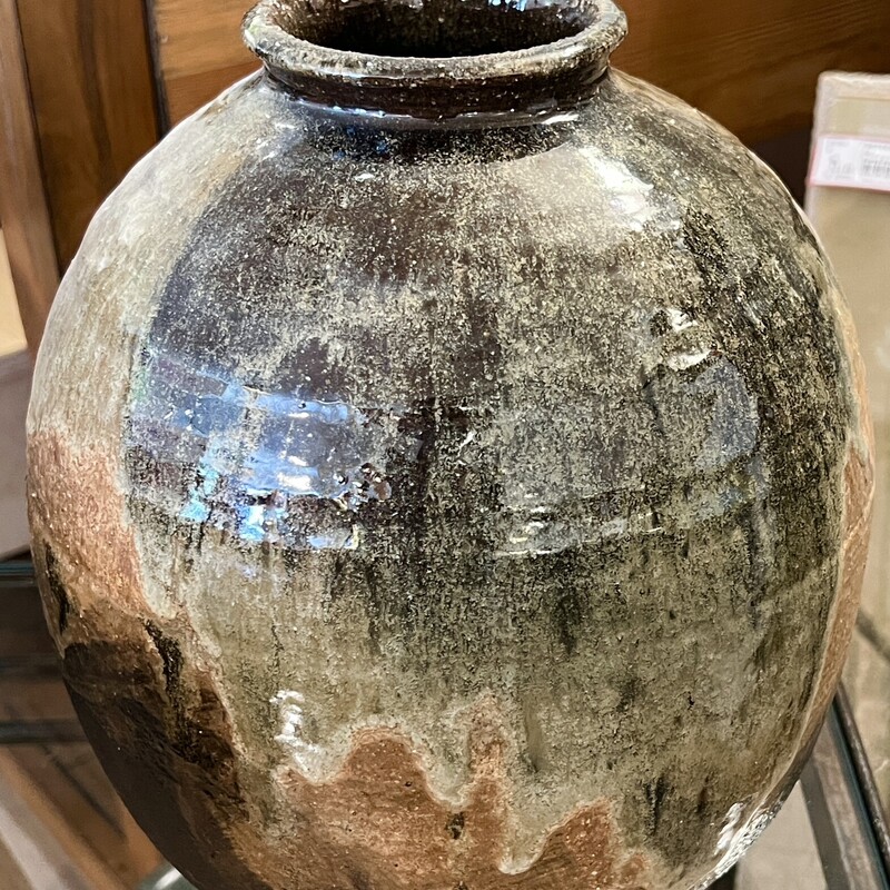 Vase Pottery,
Size: 9tall