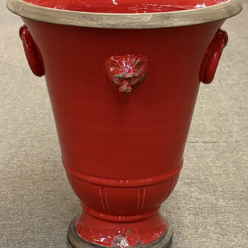 Italian Lions Head Stone Planter
Distressed Red Brown
Size: 15x18H
Includes Drain Hole
NEW Imported from Italy
