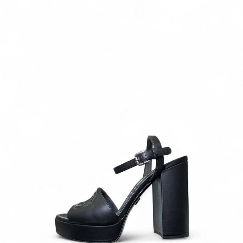 Dolce & Gabbana Leather Kiera Paltform Heels

Size 36

Heel Height: 85mm

In very good condition. Some minor small scratches on the back heel.

Does not come with original dust bag or box.