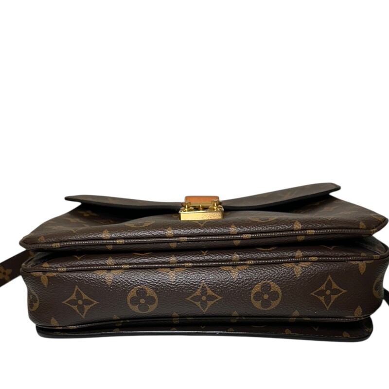 Louis Vuitton Metis Pouchette Crossbody Bag

Date Code:PL3119

Dimensions: 9.8 x 7.5 x 2.8 inches
                         (Length x Height x Width)

In good condition. Some minor corner fraying and some hardware scratches.

Comes with the orginal dust bag. No box.