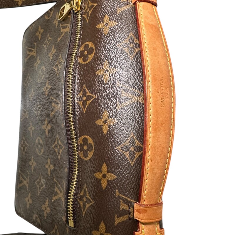 Louis Vuitton Metis Pouchette Crossbody Bag

Date Code:PL3119

Dimensions: 9.8 x 7.5 x 2.8 inches
                         (Length x Height x Width)

In good condition. Some minor corner fraying and some hardware scratches.

Comes with the orginal dust bag. No box.