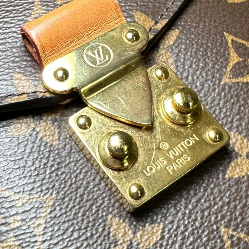 Louis Vuitton Metis Pouchette Crossbody Bag<br />
<br />
Date Code:PL3119<br />
<br />
Dimensions: 9.8 x 7.5 x 2.8 inches<br />
                         (Length x Height x Width)<br />
<br />
In good condition. Some minor corner fraying and some hardware scratches.<br />
<br />
Comes with the orginal dust bag. No box.