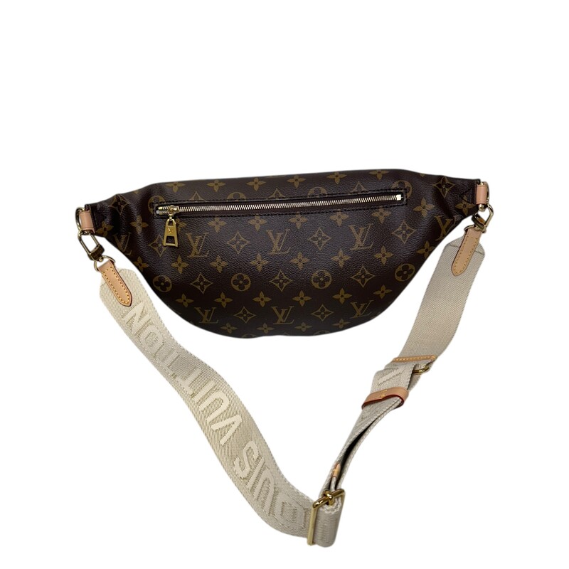 Louis Vuitton High Rise Monogram Bumbag

Chipped

Dimensions:
15 x 6.3 x 3.1 inches
(Length x Height x Width)

In excellent condition.

Comes with original dust bag. No box.