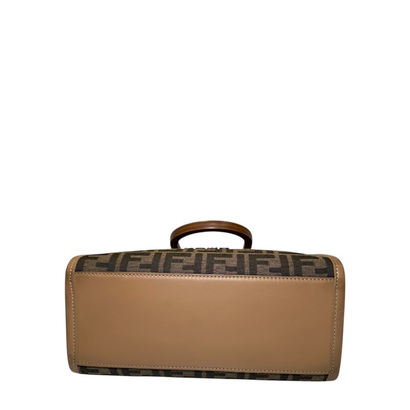 Fendi Sunshine Canvas Brown Tote

Serial Code:
08460992

Dimensions:
Length: 10 in
Height: 8.5 in
Width: 4.5 in
Drop: 5 in
Drop: 20.5 in

In very good condition. Very minor corner wear.

Does not come with original dust bag or box.