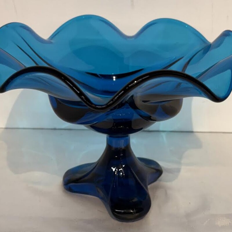 Scallop Pedestal Bowl