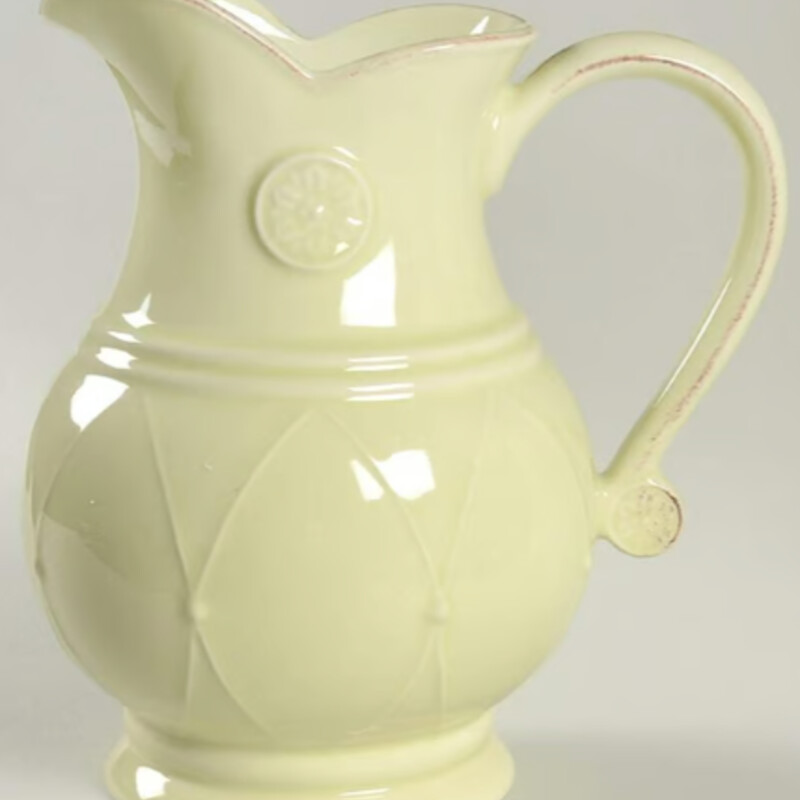 Casafina Meredian Sage Green Pitcher
Mocha Fine Portguese Stoneware
Size: 9x9  Holds 68oz
NEW Retail $89+